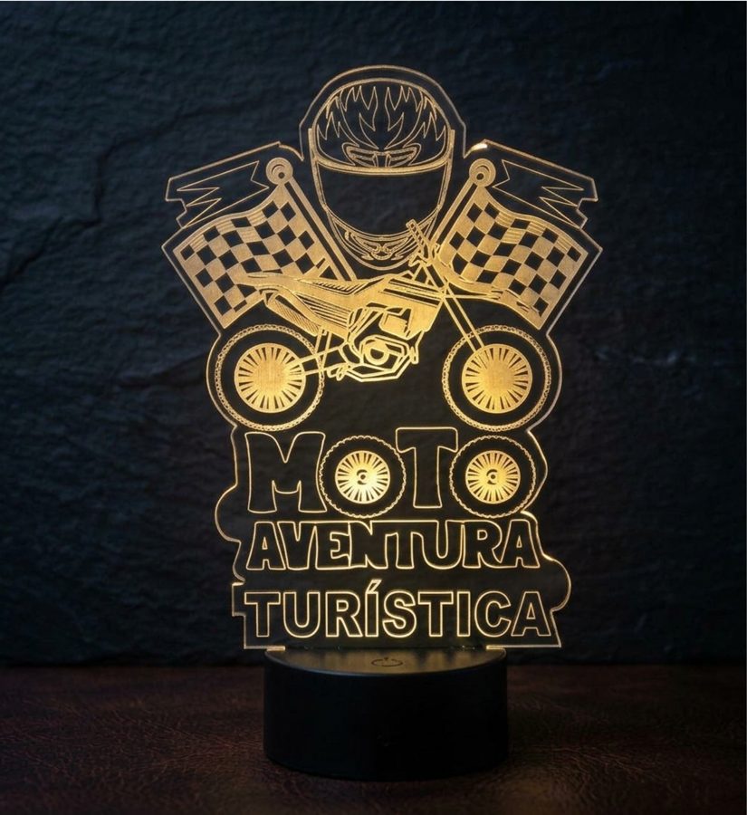 Lámpara LED con diseño de casco, motocicleta y banderas a cuadros