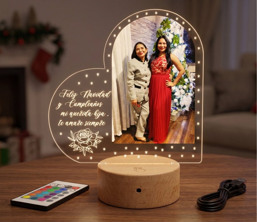Lámpara LED en forma de corazón con foto navideña y base de madera